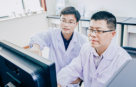 致力于為全球客戶提供全方位系統解決方案，成為他們最值得信賴的合作伙伴。